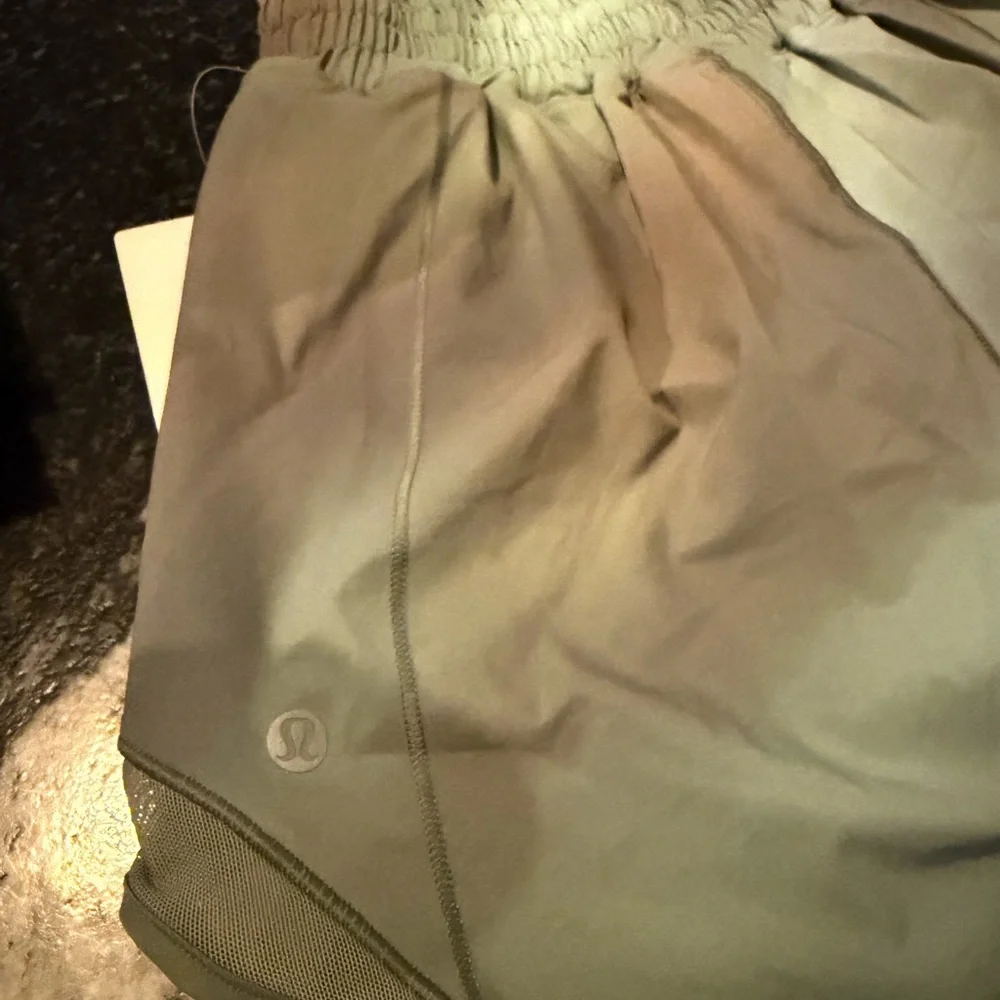 Lululemon Hotty Hot High-Rise Lined 4”, Shorts - Picture 7 of 9